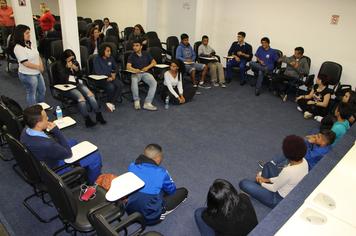 Foto - Crianças e adolescentes participam de reunião do Plano Plurianual