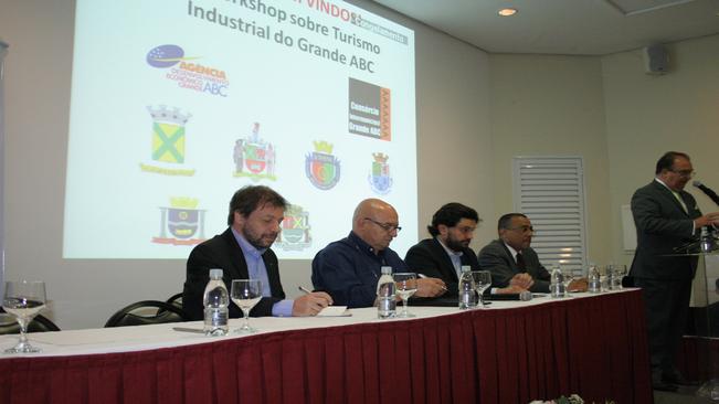 Projeto pioneiro de Turismo Industrial na região tem 600 visitas em um ano e agenda até novembro de 2015