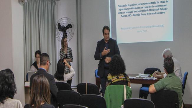 Consórcio apresenta proposta para combate  a enchentes em áreas de mananciais