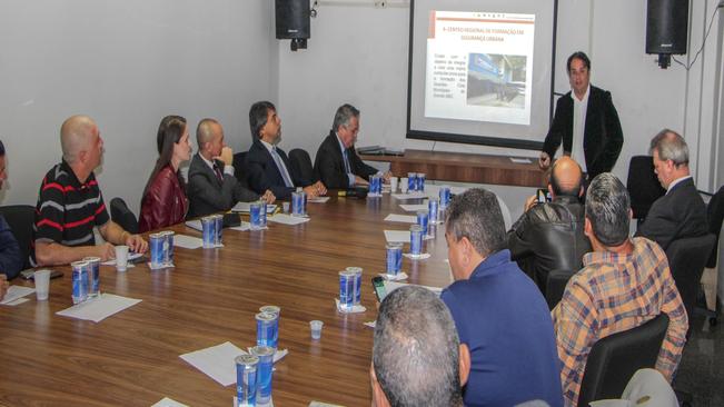 Consórcio se reúne com vereadores de Diadema