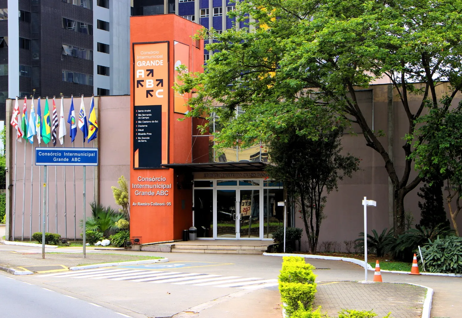 Consórcio ABC recebe embaixador da Colômbia para agenda de cooperação internacional