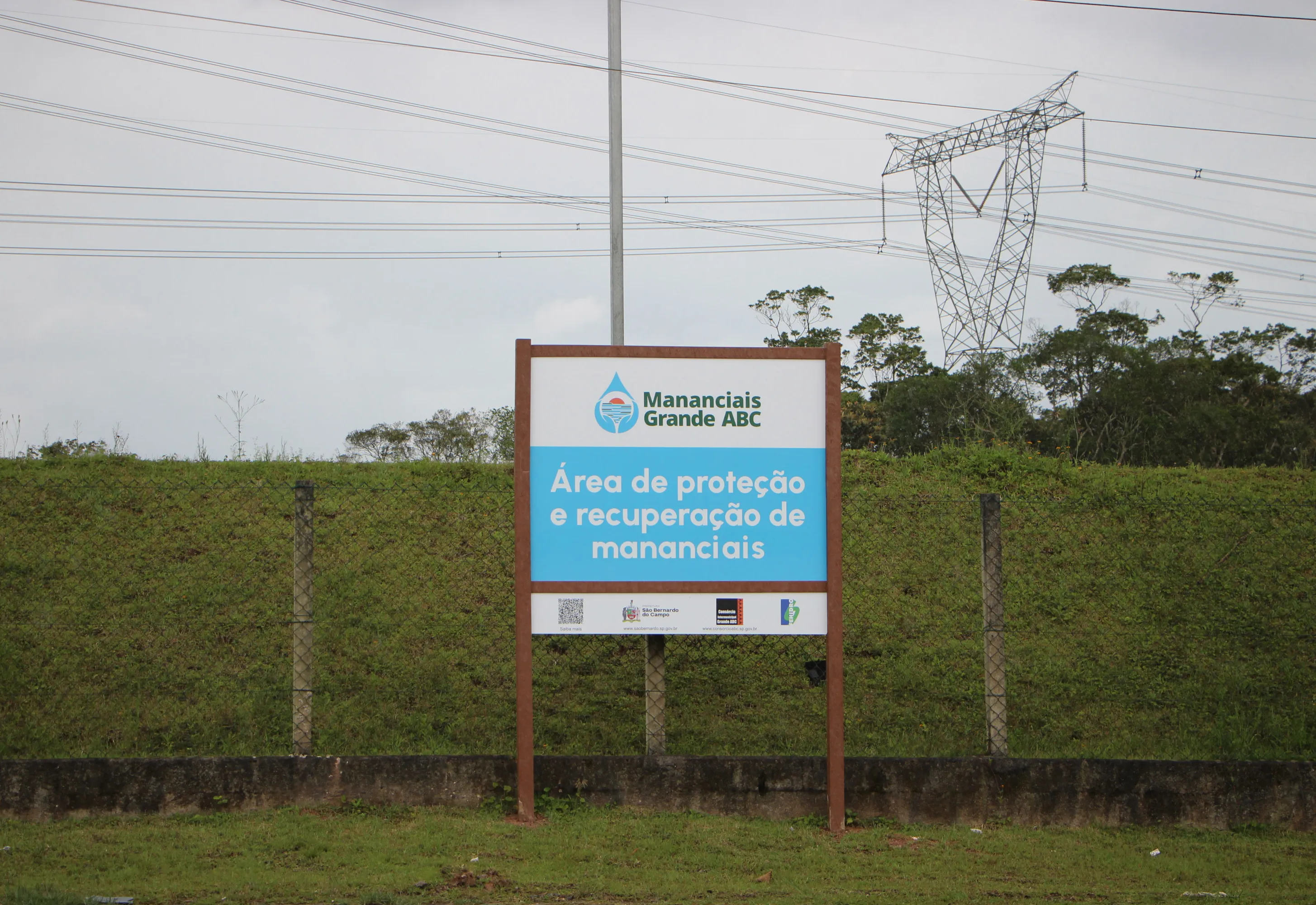 Consórcio ABC conclui instalação de placas de identificação de mananciais na região