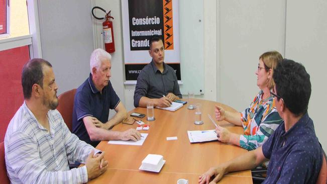 Consórcio ABC e Sindicato dos Bancários debatem nova estrutura da Caixa
