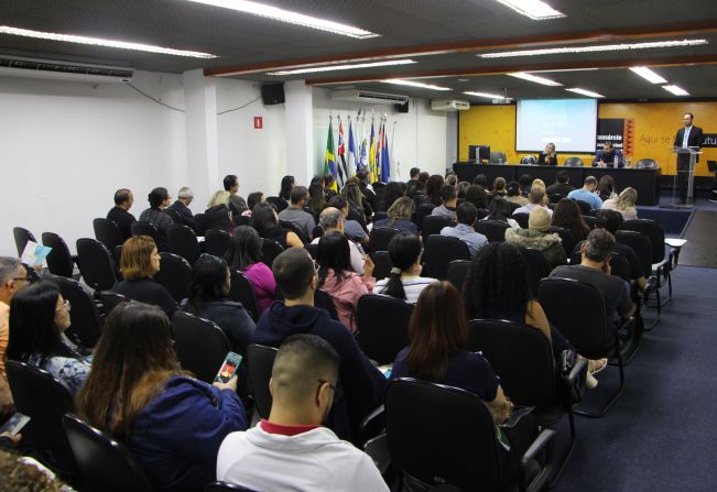 Capacitação sobre a Nova Lei de Licitações reúne servidores no Consórcio ABC