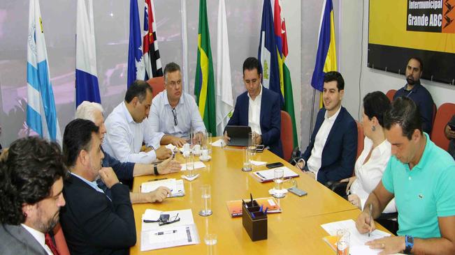 Presidente da Fundação do ABC apresenta projetos da instituição em assembleia do Consórcio ABC