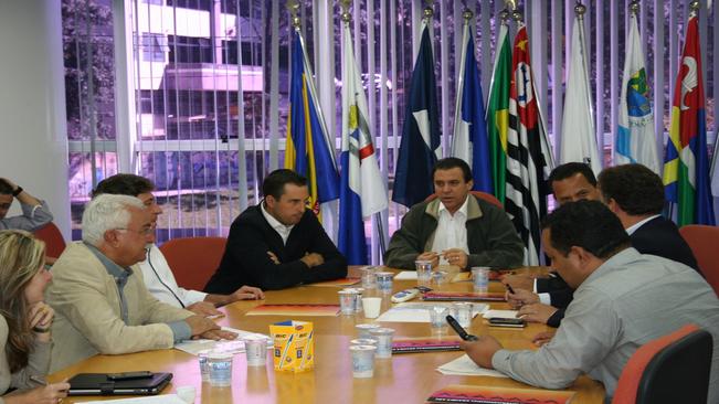 Cinco municípios do Grande ABC decidem reduzir a tarifa de ônibus