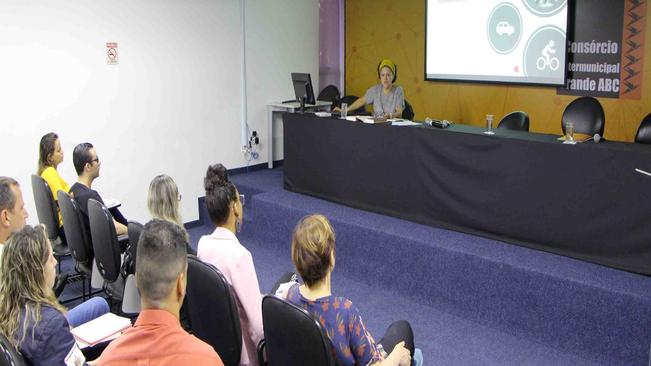 Consórcio ABC recebe seminário sobre saúde mental da população em situação de rua