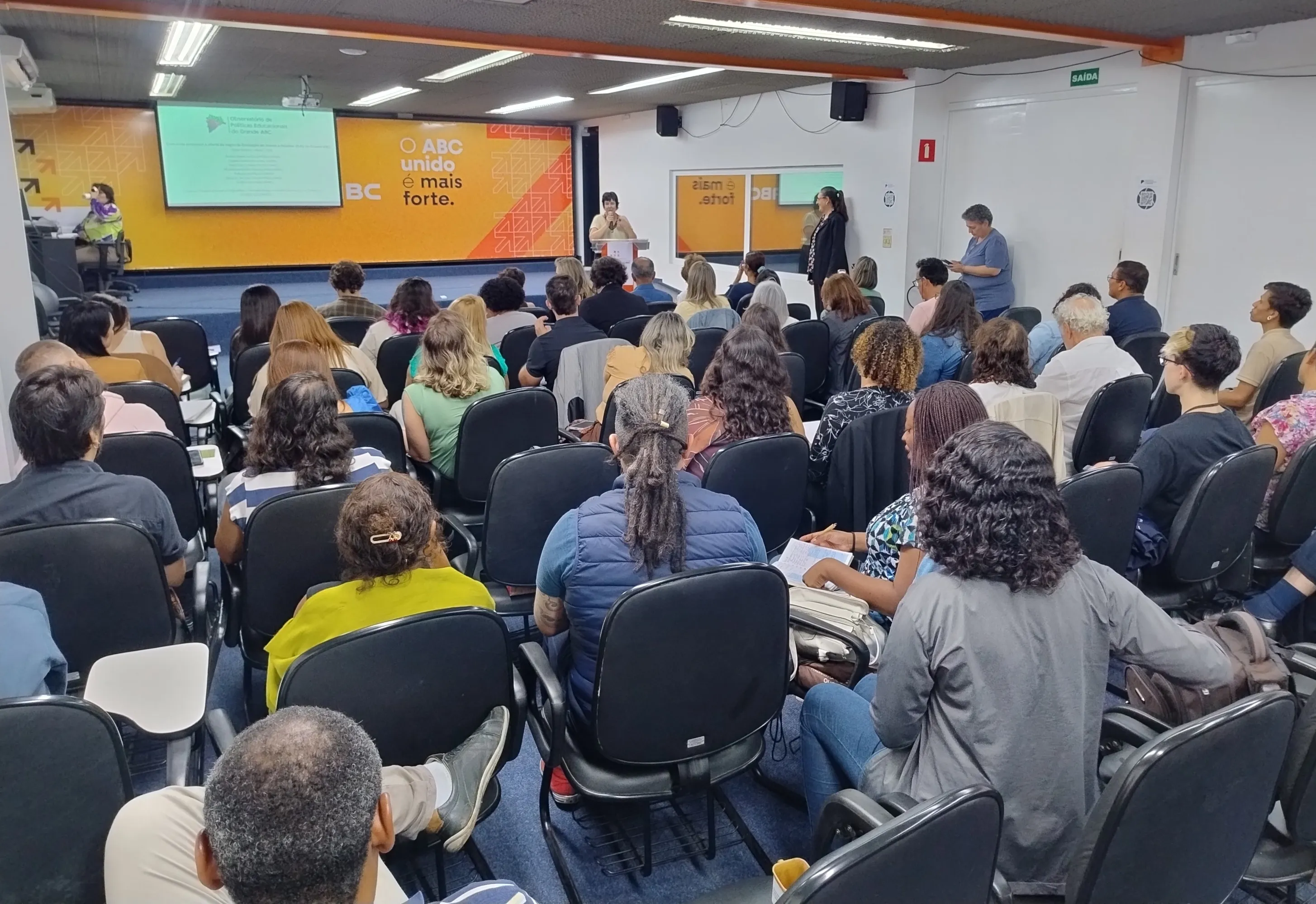 Grande ABC lança estudo sobre EJA e aponta desafio para ampliar acesso à escolarização